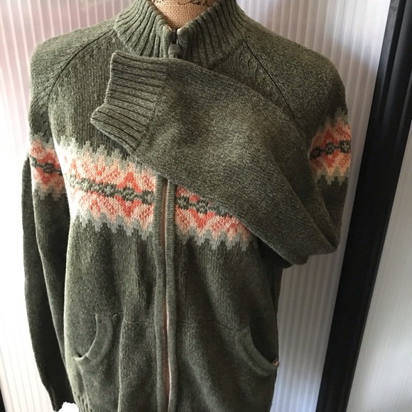 Woolrich. Dependable front zip mock turtleneck sweater. Design around chest. - Picture 7 of 9